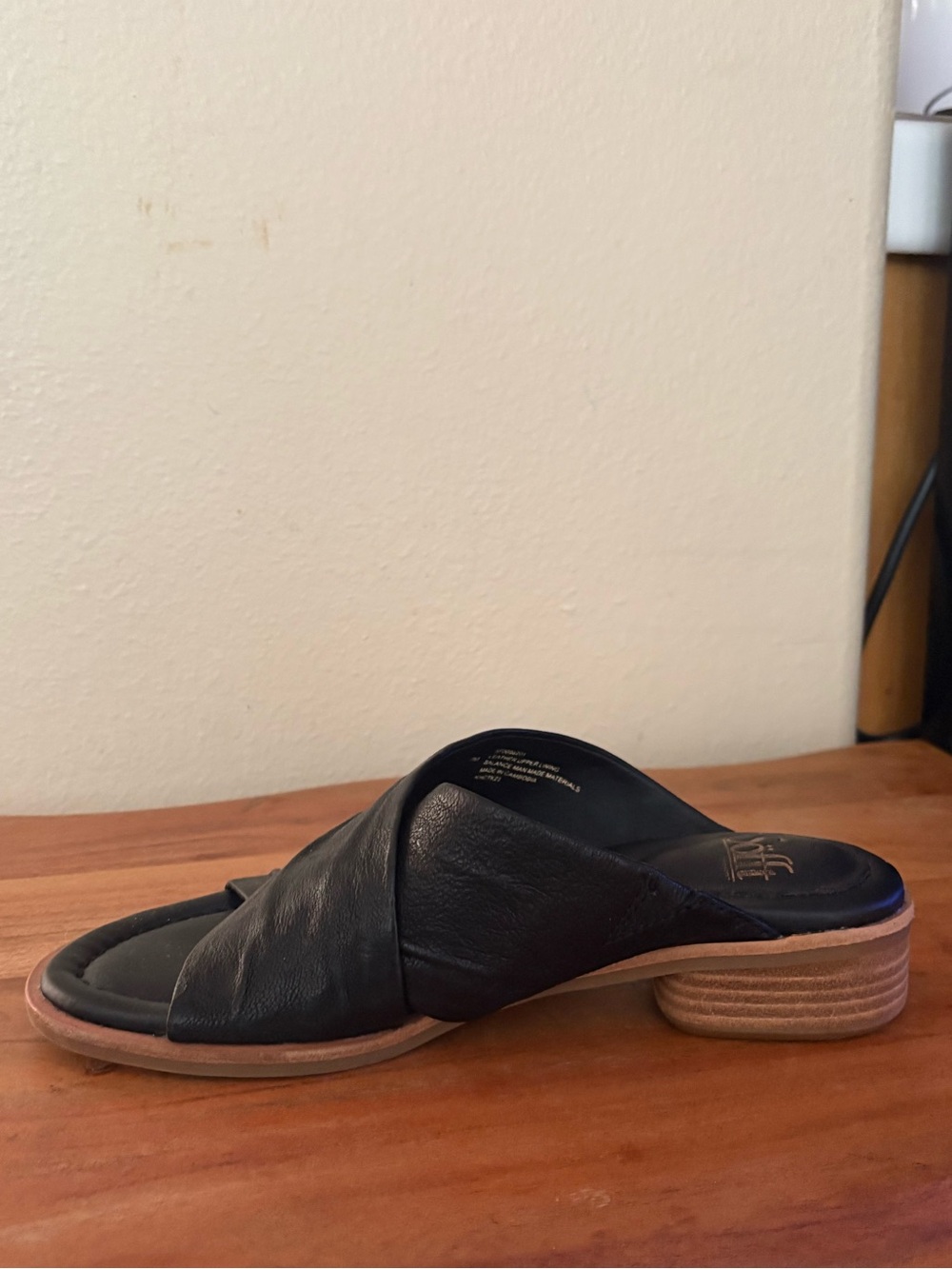 Söfft Black Leather Criss Cross Slide Sandals Comfort Casual Size 7